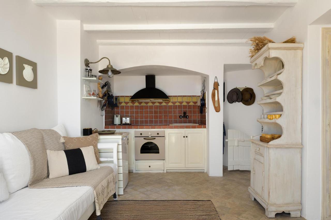 Ilivatos - Elegant Villa On The Caldera'S Edge Oia  Exterior photo