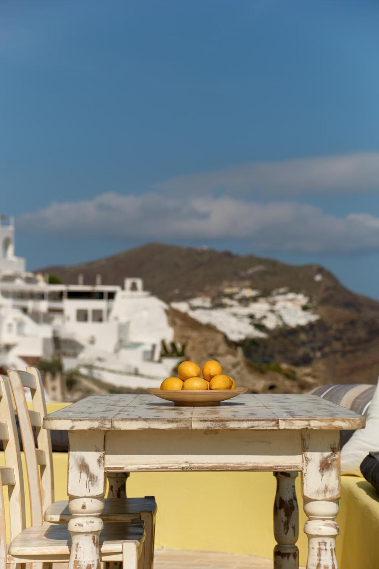Ilivatos - Elegant Villa On The Caldera'S Edge Oia  Exterior photo