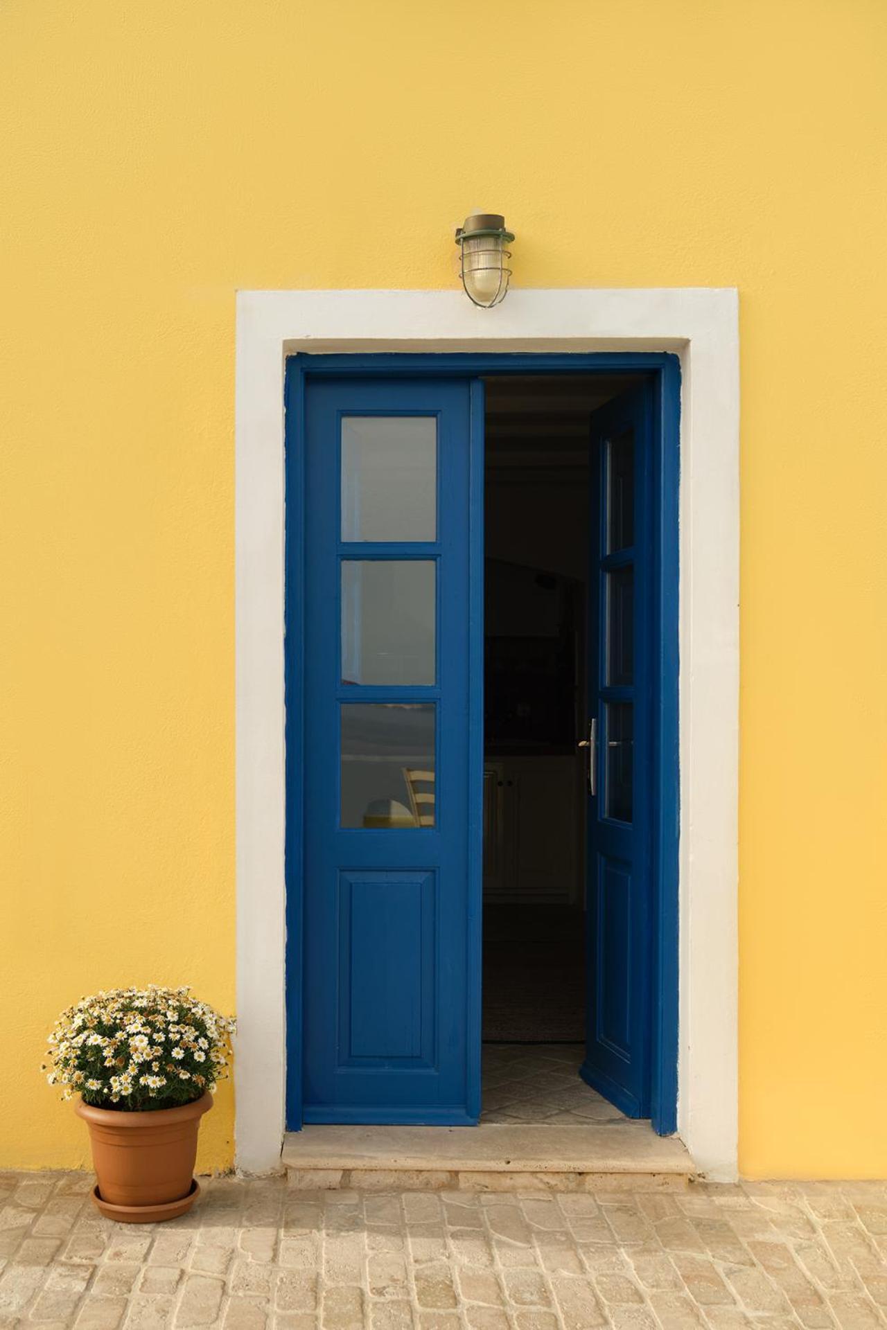 Ilivatos - Elegant Villa On The Caldera'S Edge Oia  Exterior photo