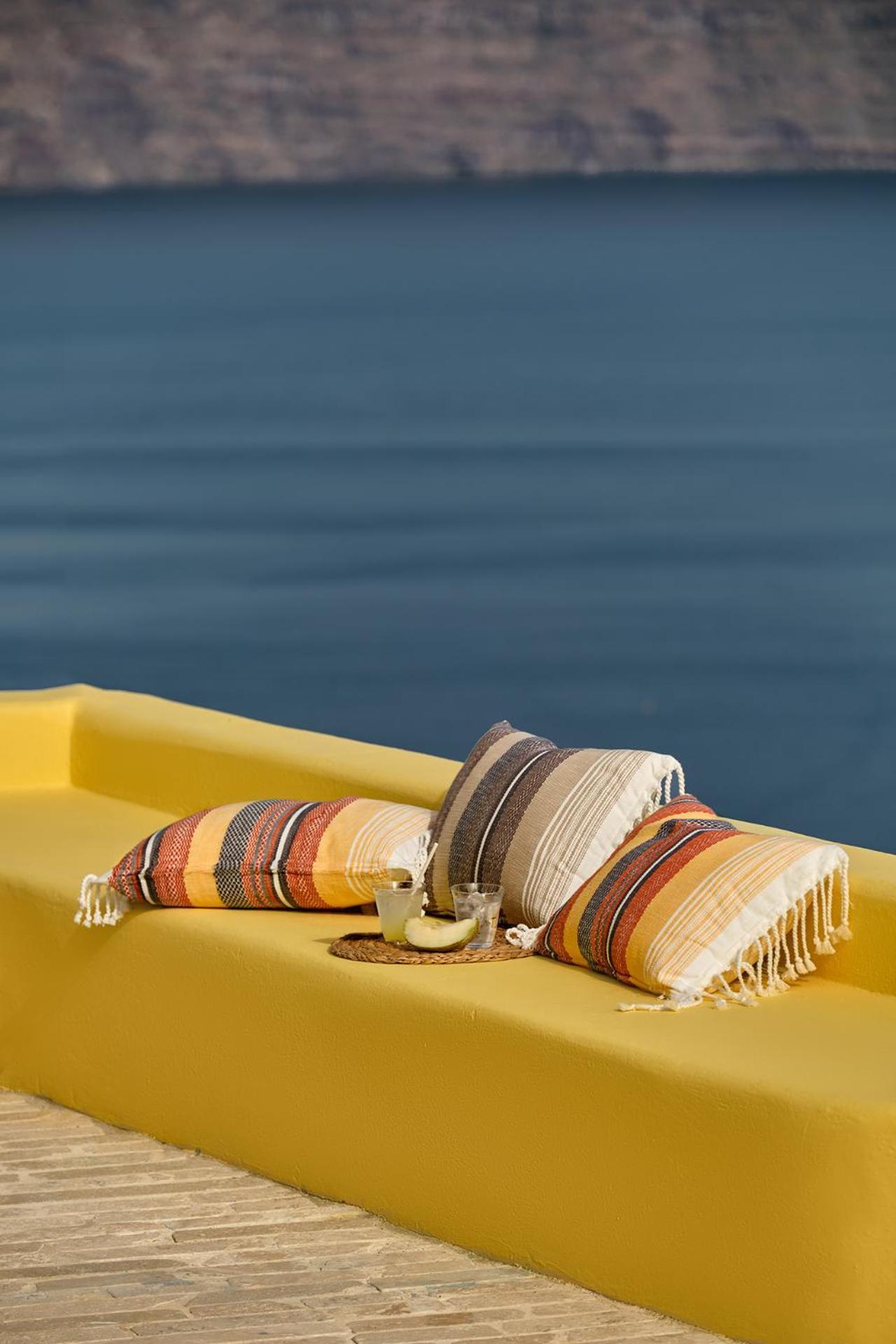 Ilivatos - Elegant Villa On The Caldera'S Edge Oia  Exterior photo