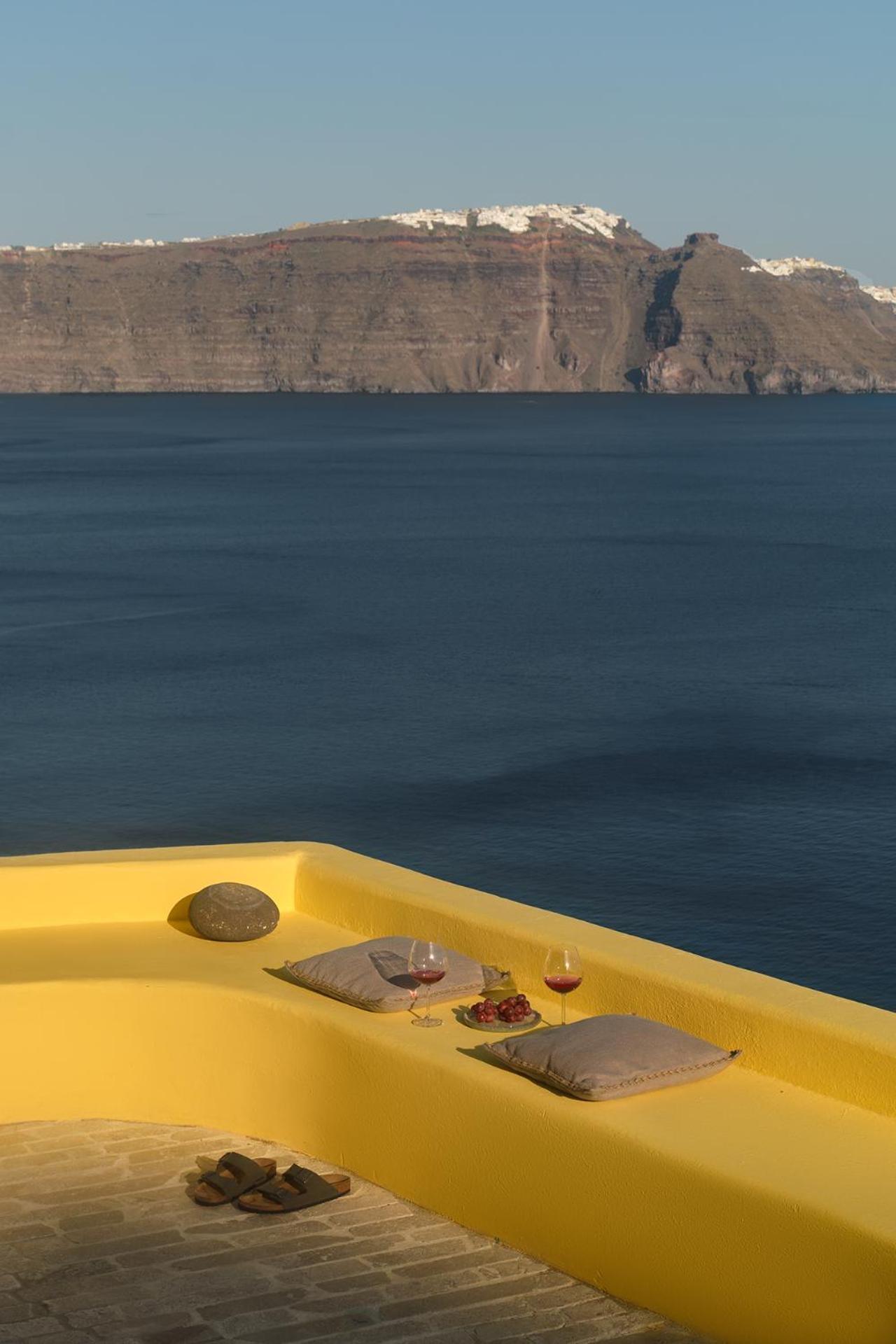 Ilivatos - Elegant Villa On The Caldera'S Edge Oia  Exterior photo