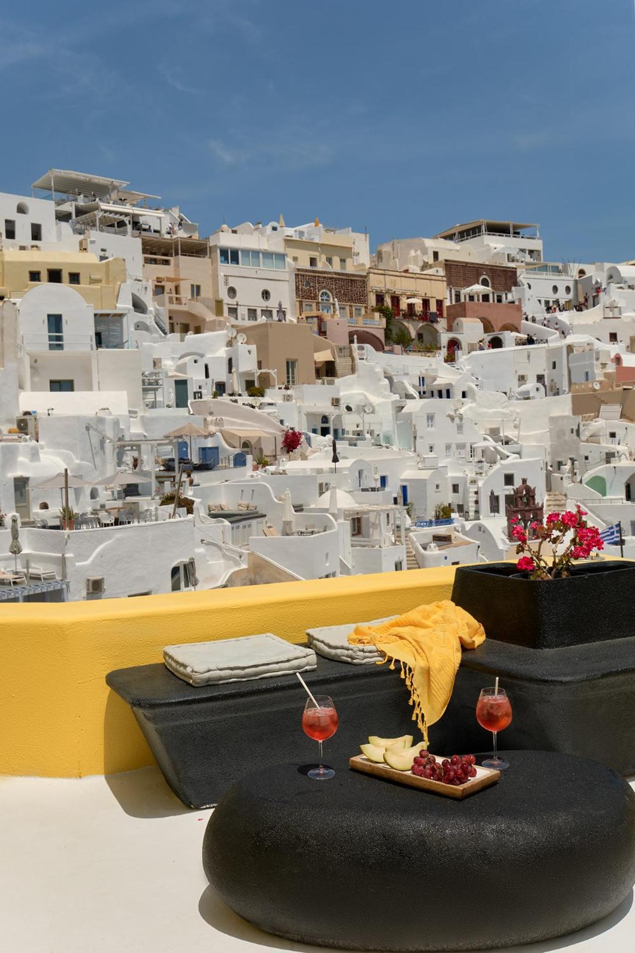 Ilivatos - Elegant Villa On The Caldera'S Edge Oia  Exterior photo
