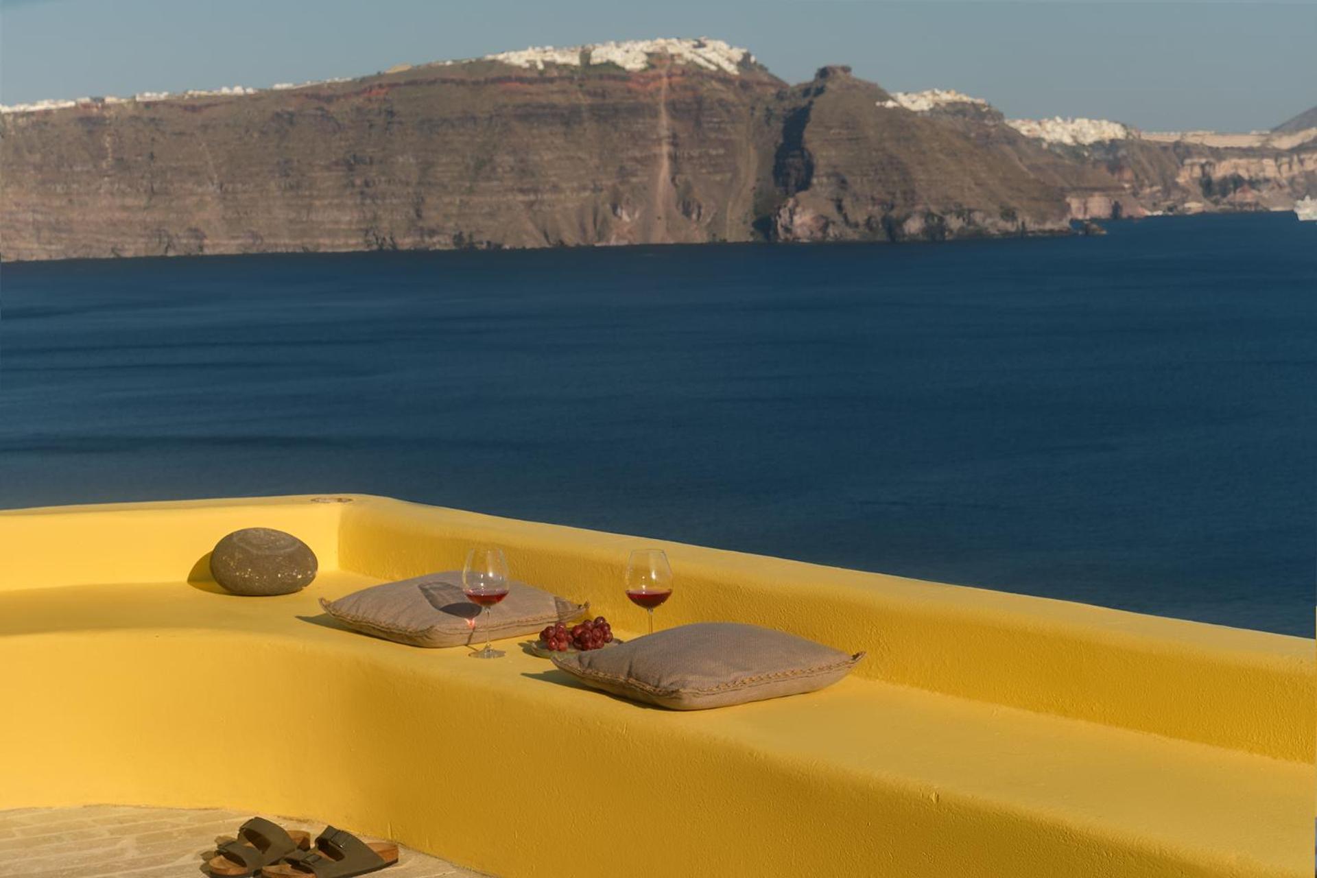 Ilivatos - Elegant Villa On The Caldera'S Edge Oia  Exterior photo