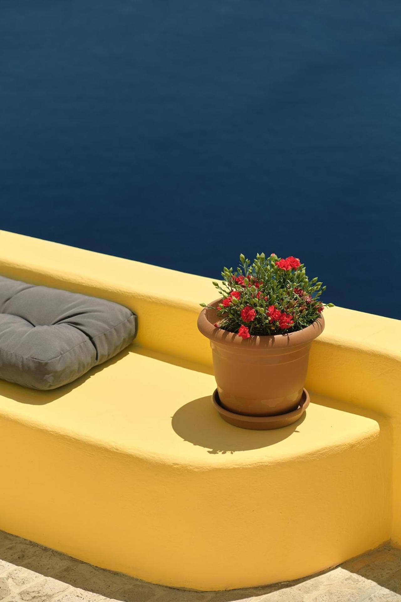 Ilivatos - Elegant Villa On The Caldera'S Edge Oia  Exterior photo